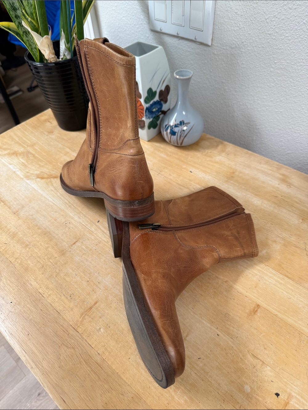 Tan Leather Zip Short Boots Women’s Size 8M - Picture 3 of 10